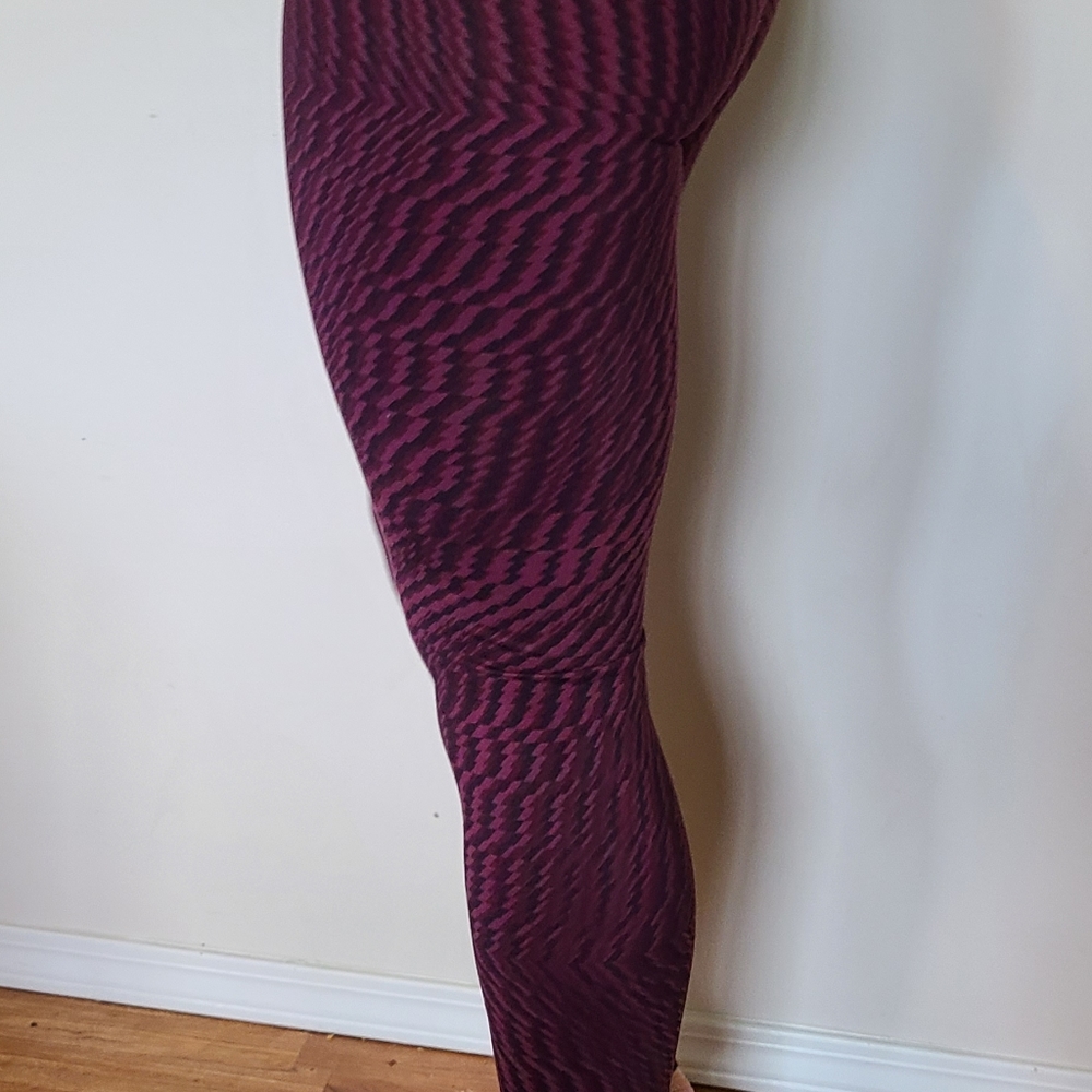 Lululemon Size 6 High Waisted leggings - Picture 3 of 5